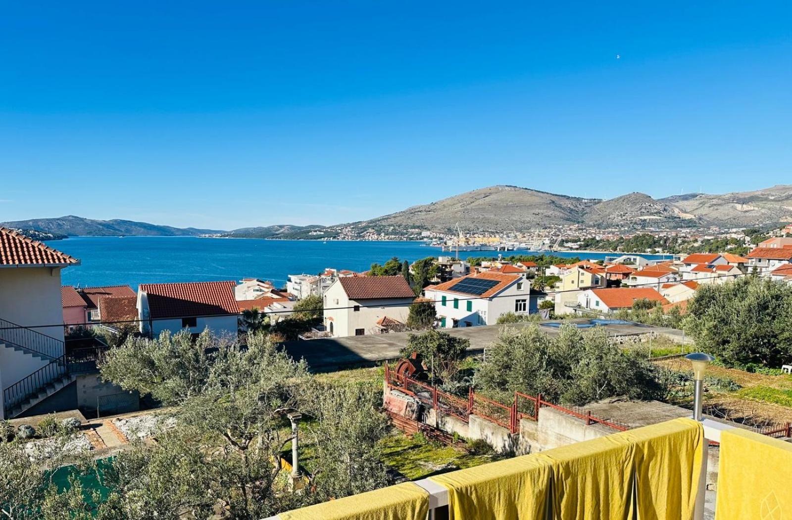 Apartments Mia Okrug Gornji Luaran gambar
